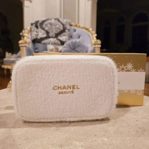 CHANEL Hand Cream & Lip Balm Moisture to Go 2024 Holiday Gift Set - Picture 3 of 4